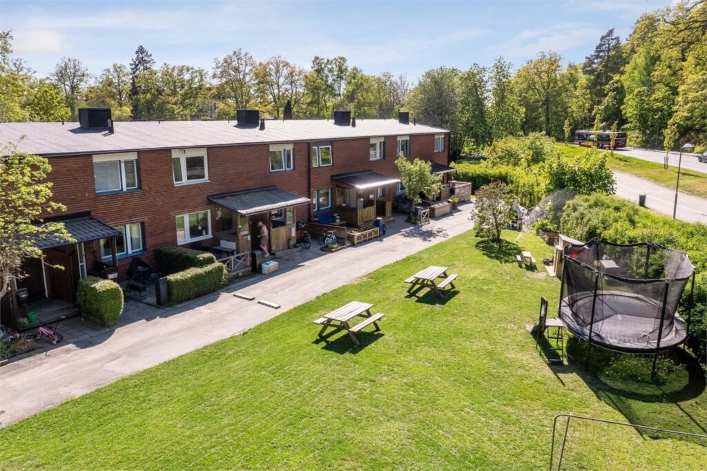 2. Malning av fasad till Radhus 1536x1023 1